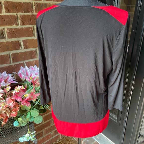 Chico’s Mock Layered Pullover top. Black & Red.  3/4 sleeve. Size 1/Medium - Picture 4 of 7